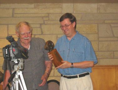 Frederik Pohl presents Sturgeon Award to Andy Duncan